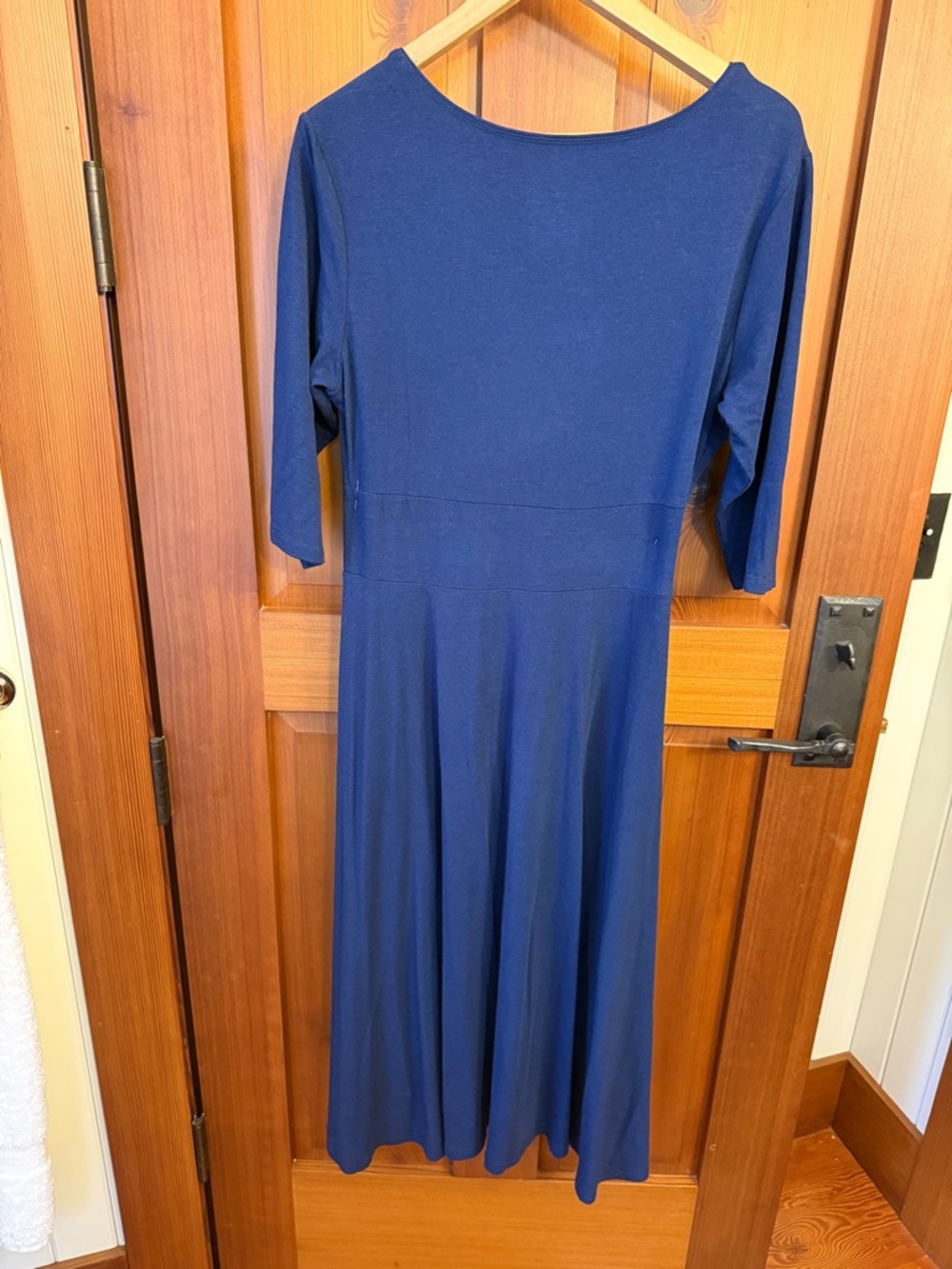 New without tag unworn Navy Scoop-Neck Midi Dress with Three-Quarter Sleeves - Picture 3 of 3